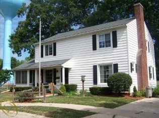 958 Thornapple St, Saint Clair, MI 48079
