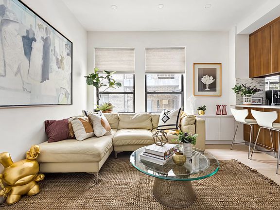 2nd image of 120 W 58th St APT 9D