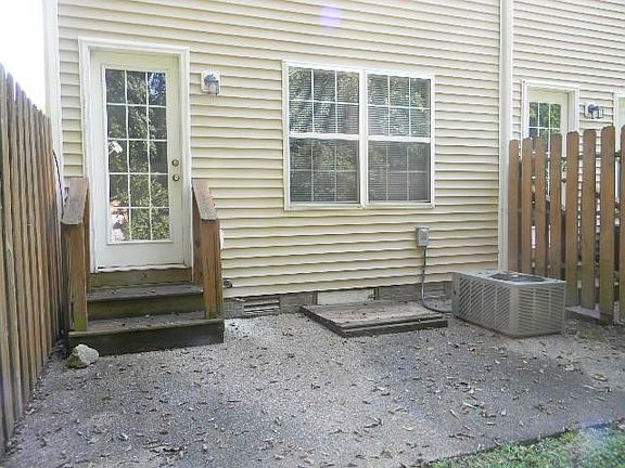 3rd image of 207 Newport Meadows Cir