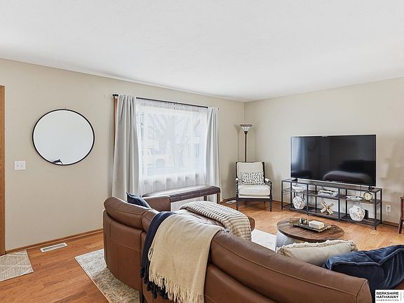 3rd image of 13205 Cedar Cir