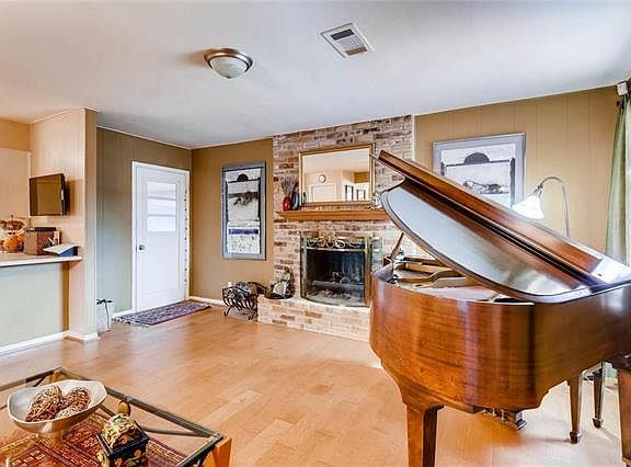 3rd image of 5805 Parkwood Dr