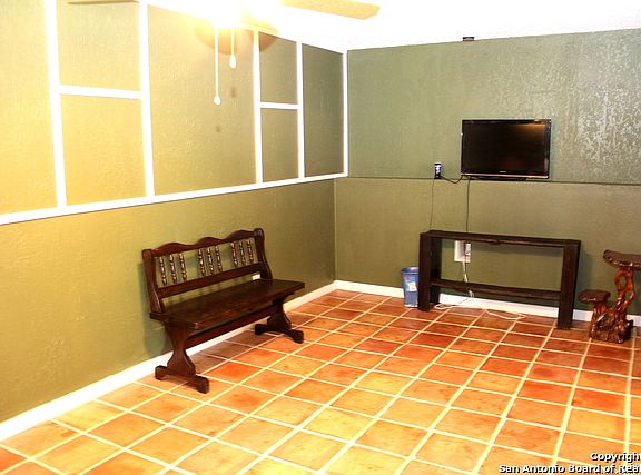 5th image of 127 Sutton Dr