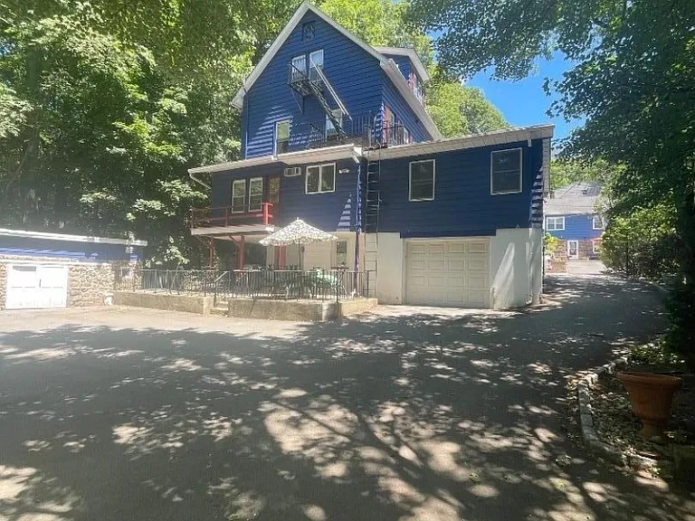 55 Garden Ave #1 — Photo 32