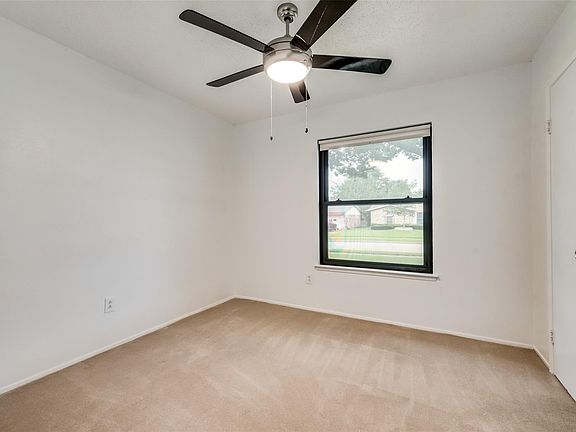 5th image of 520 Debra Dr