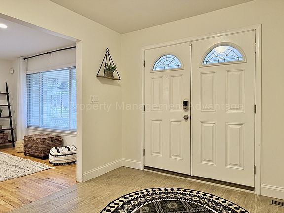 3rd image of 29350 Leemoor Dr