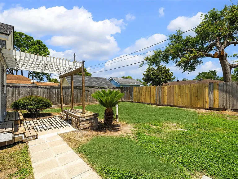 2912 Cetti St — Photo 17