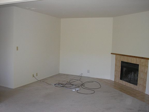 2nd image of 215 E Okeefe St #2