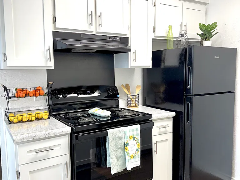 Prestonwood Hillcrest Apartments — Photo 7