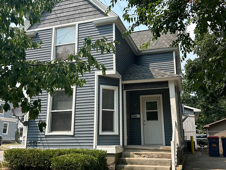 47 Trowbridge St NE — Photo 1