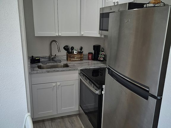4th image of 7709 W Hanna Ave #B