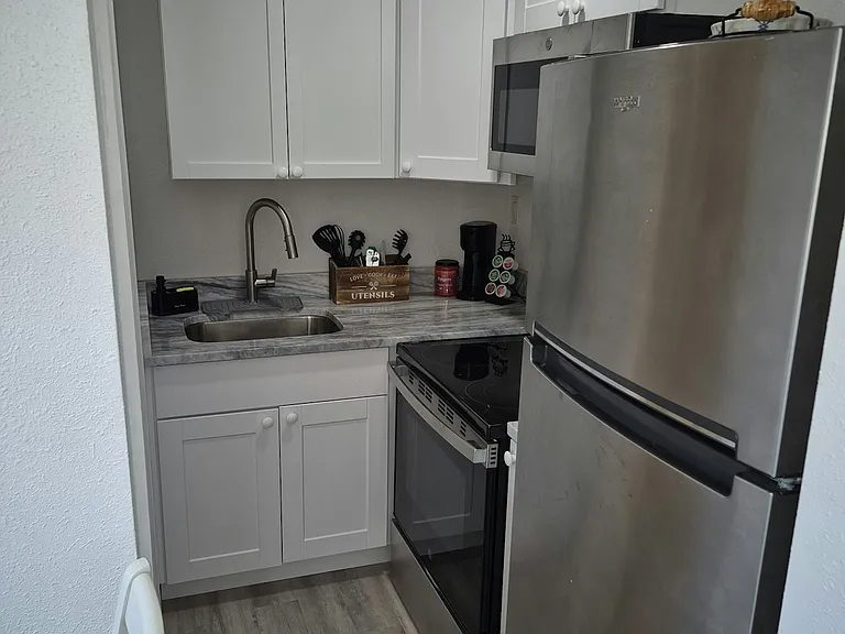 7709 W Hanna Ave #B — Photo 4