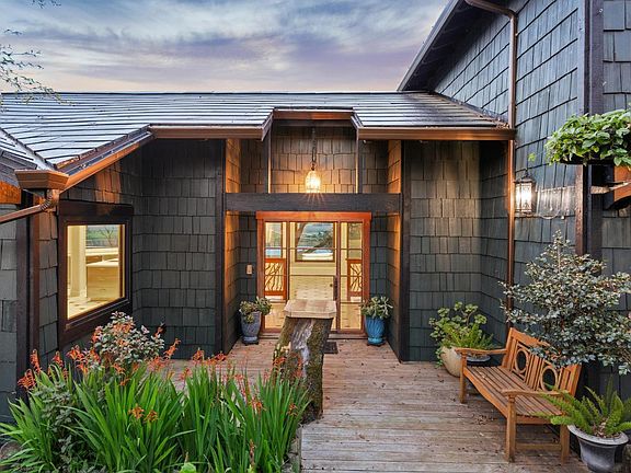 3rd image of 160 Crest Road