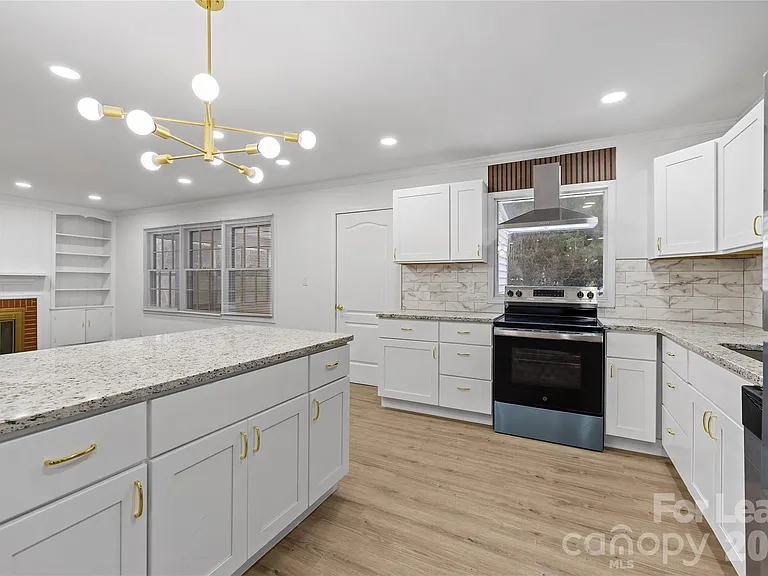 631 Townsend Ave — Photo 6