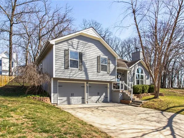 237 NW Whitlock Dr, Lees Summit, MO 64081