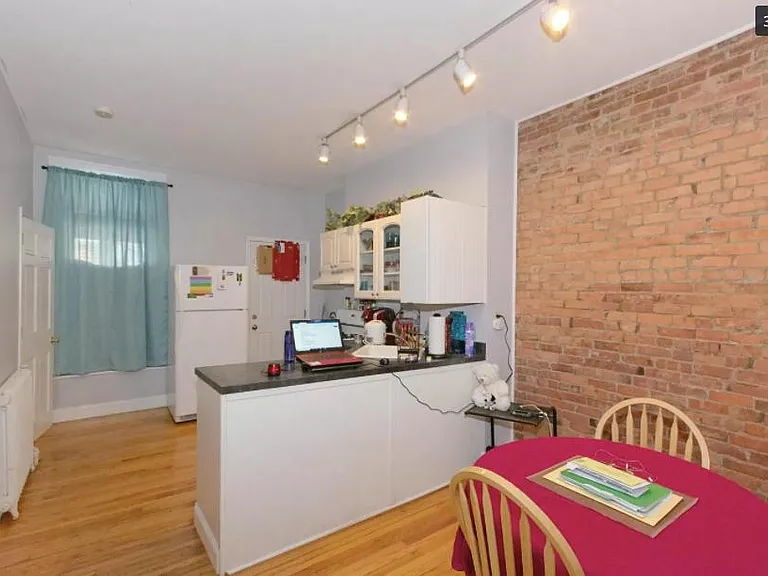 178 S Swan St #2 — Photo 4