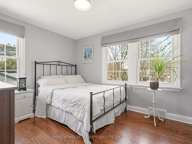 145 Suffolk Ave — Photo 27