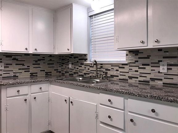 2nd image of 1644 Poplar Cir