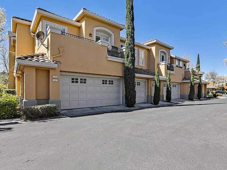 5337 Silver Point Way — Photo 2