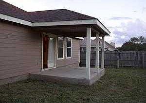 2nd image of 208 Green Oaks Loop
