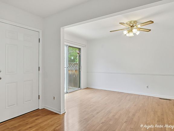 2nd image of 915 Royal Dr APT 4