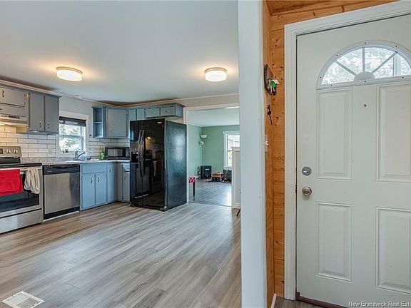4th image of 32 Nancy St