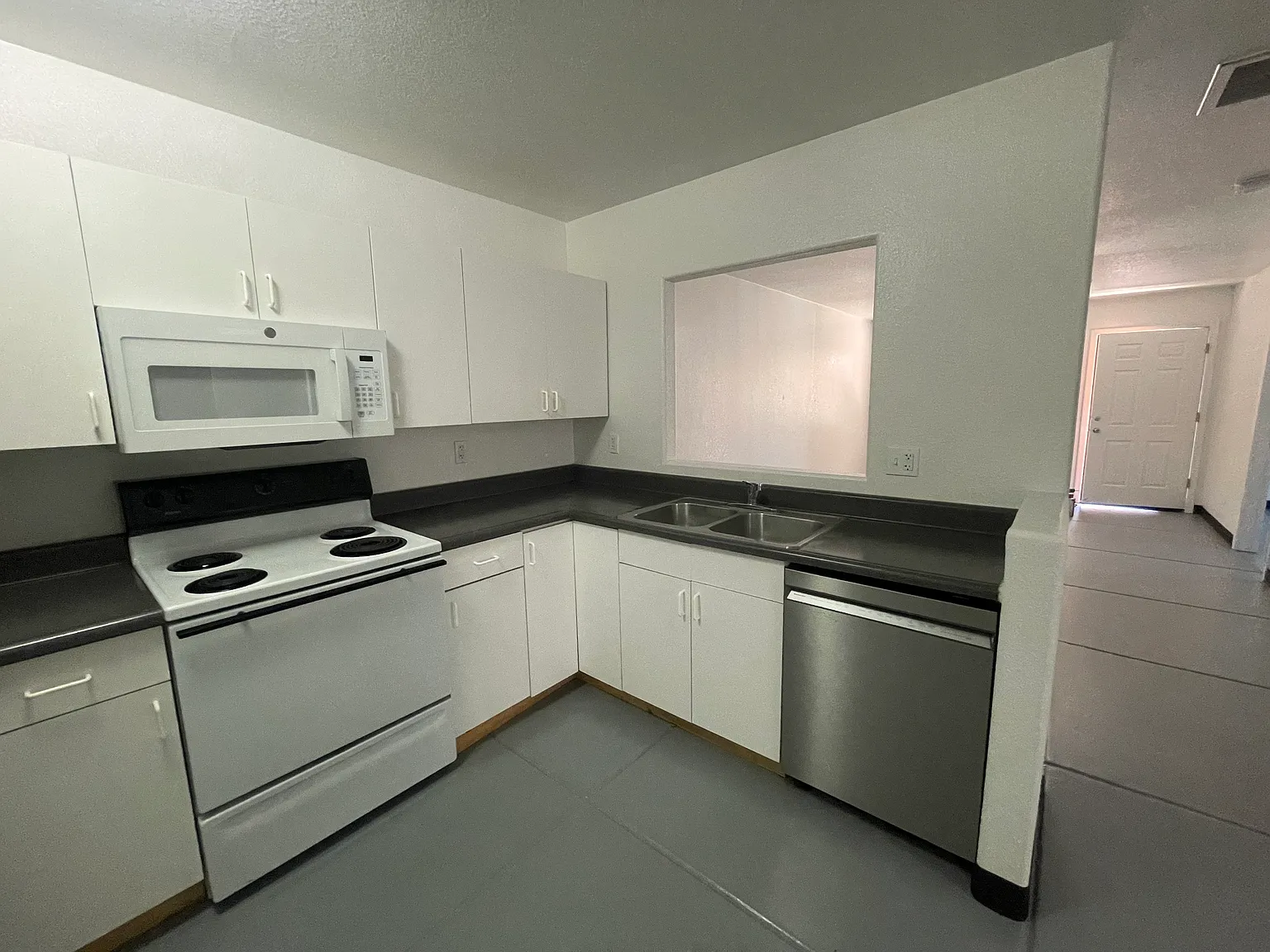 2 bed, 825 sqft, $1,195 — Photo 2