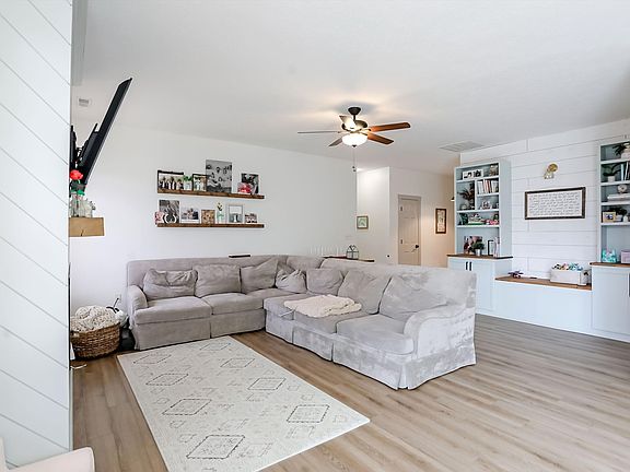 5th image of 755 Booneway Ln