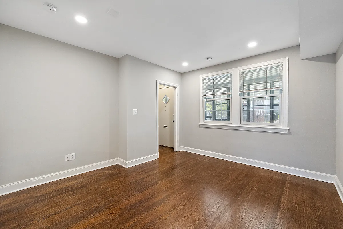 Building Photo - 437 19th St NE