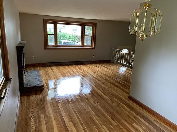 4th image of 93 Connell Dr