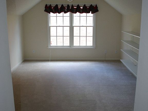 Large 4th bedroom or Bonus room