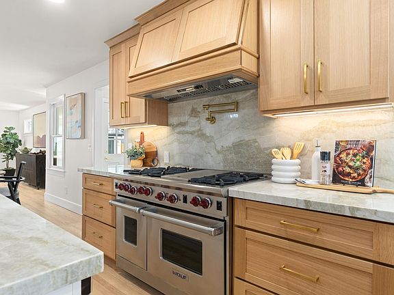 4th image of 835 43rd St