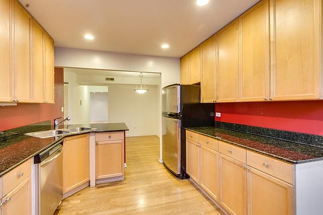 1st image of 1538 W Chase Ave APT 1S