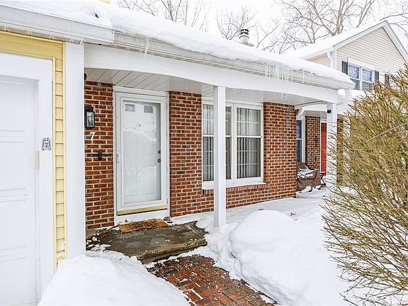 3rd image of 7 Old Pine Ln