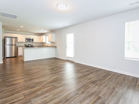 5th image of 446 Pollyanna Dr