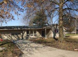 823 Denney Ln, Leavenworth, KS 66048