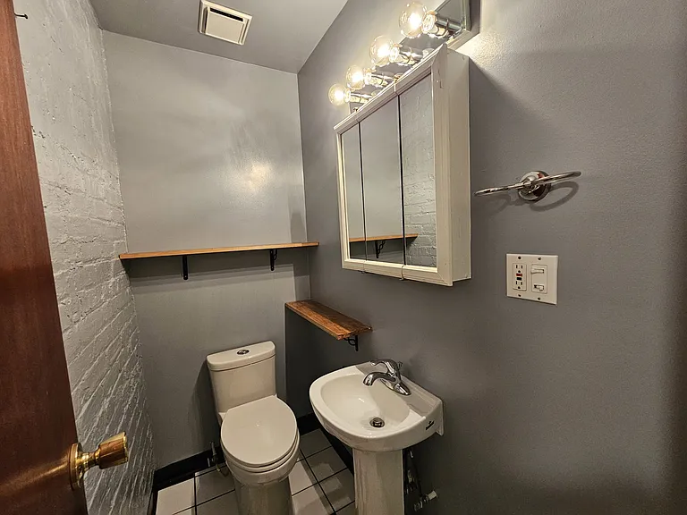1140 W Barry Ave #1 — Photo 13