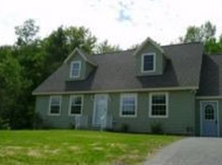 15 Clubhouse Ln, Auburn, ME 04210