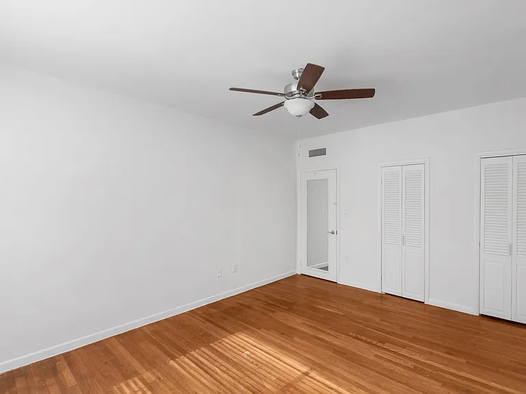 Oakmont Apartments — Photo 12