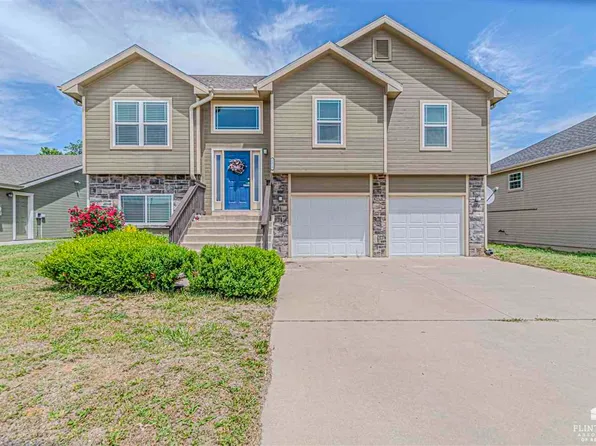 3010 Blaine Dr, Junction City, KS 66441