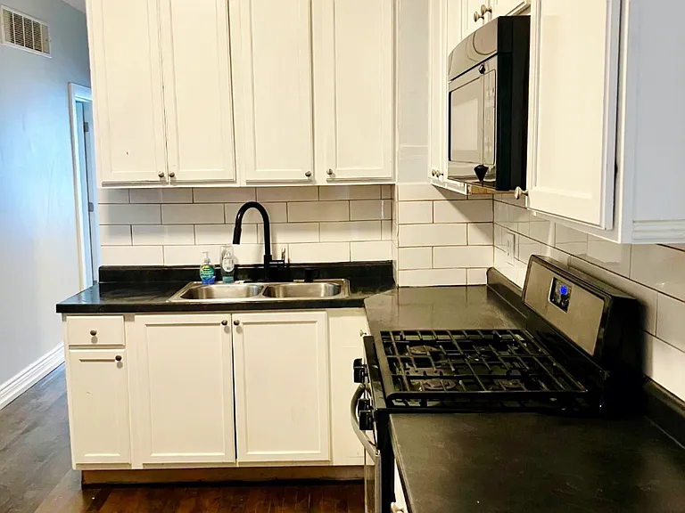1633 N Artesian Ave #2R — Photo 7