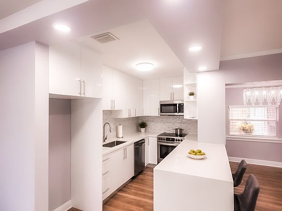 3rd image of 935 36th St