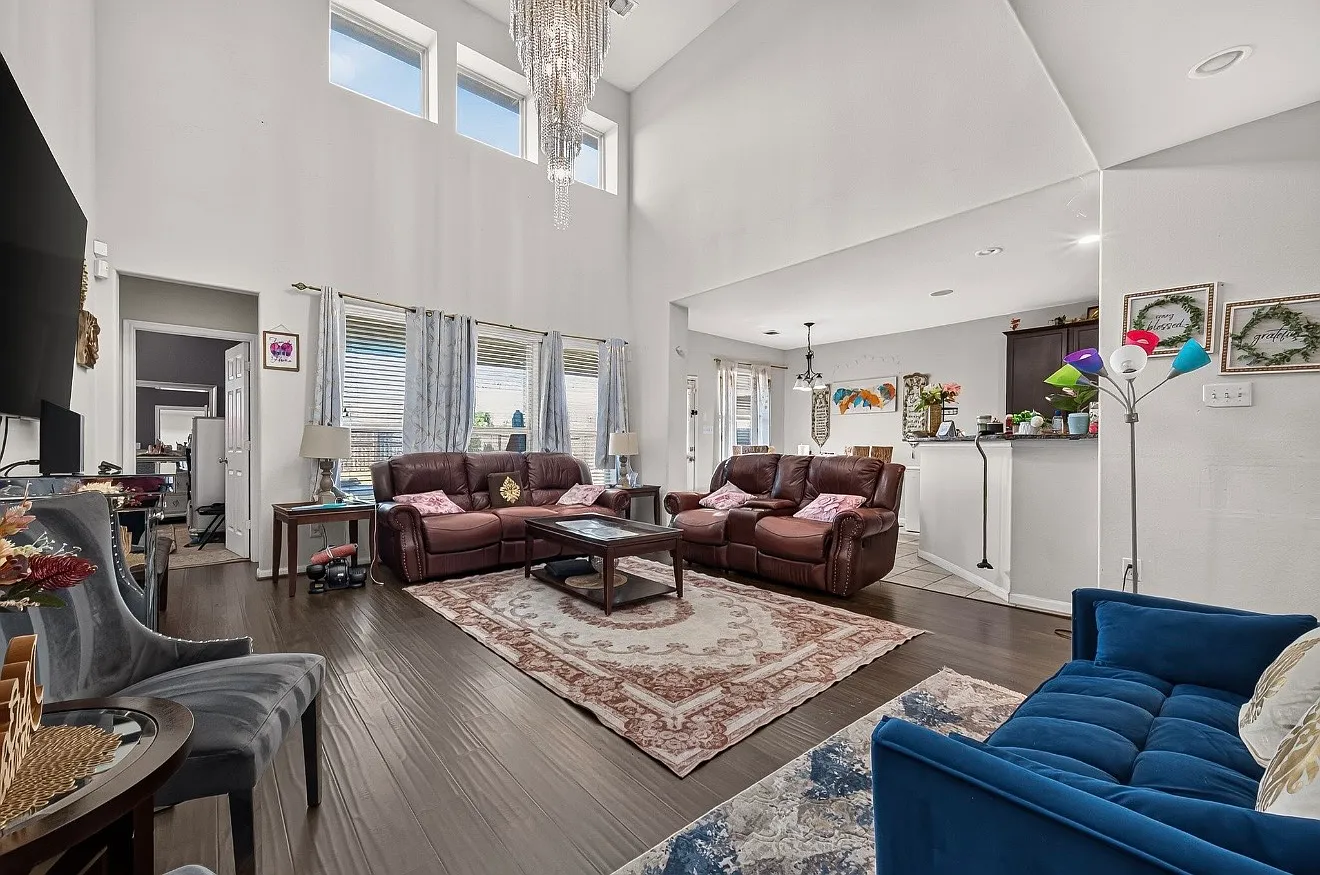 4 bed, 3.5 bath, 2413 sqft, $3,200 — Photo 3