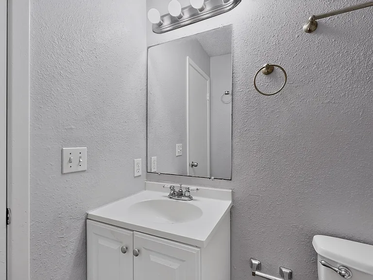 400 Raymond St #16 — Photo 5