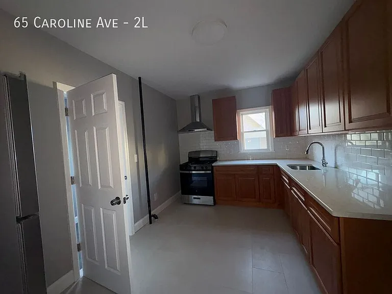 65 Caroline Ave #2L — Photo 5