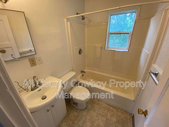 2nd image of 862 N 5th St APT 2