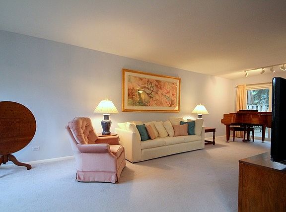 4th image of 1022 Stockton Ct