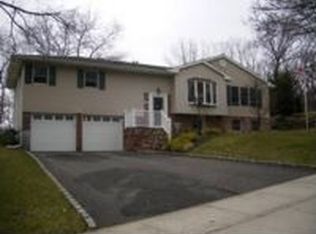 4 Belford Ln, Smithtown, NY 11787