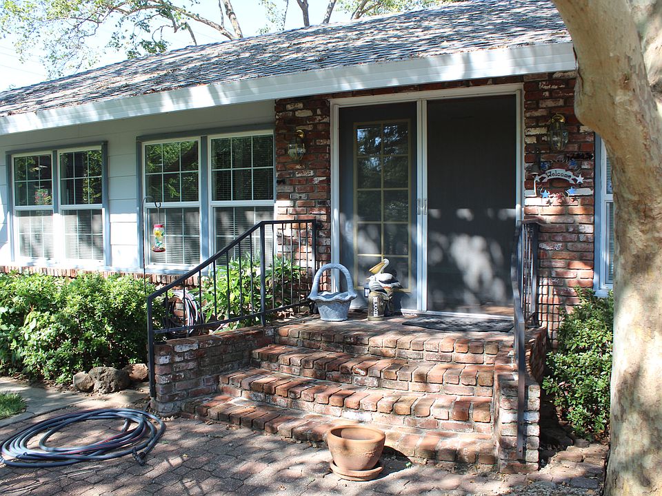 Front Entry View