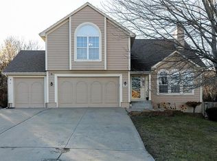 5308 NE Rainbow Cir, Lees Summit, MO 64064
