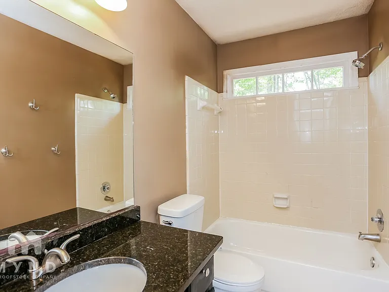 2574 Overlake Dr — Photo 19